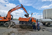 Устранение порыва на водопроводе d 400 мм по адресу ул. Утепова - пр. Есенберлина.