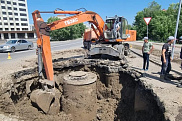 Устранение порыва на стальном водопроводе d 400 мм по адресу ул. Утепова - пр. Есенберлина.